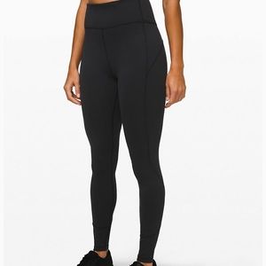 Lulu in movement leggings